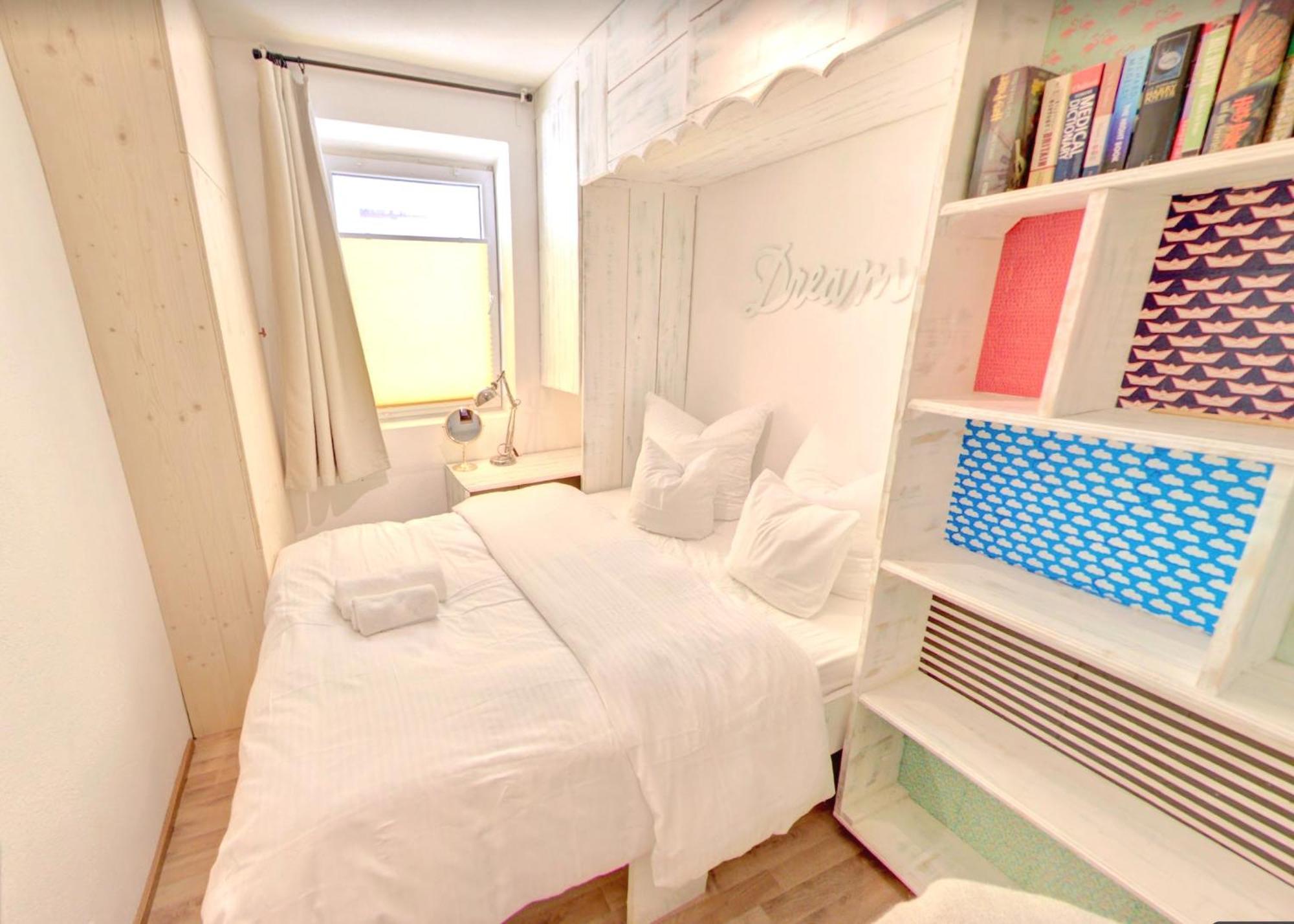 Dmg - 'Large, Luxurious Ground Floor' Apartment فلبمس المظهر الخارجي الصورة